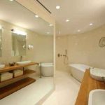 desain kamar mandi warna putih yang netral